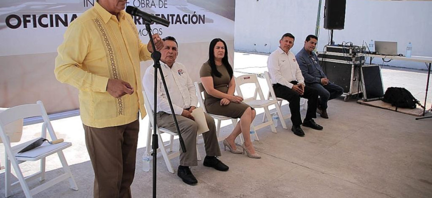 Coloca Alcalde Mario Alberto López Hernández la primera piedra del edificio de la Cámara Nacional de la Industria de la Construcción