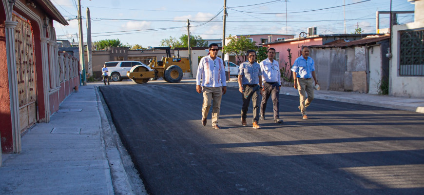 Sigue Gobierno de Matamoros avanzando en pavimentación; alcalde Mario López supervisa obras