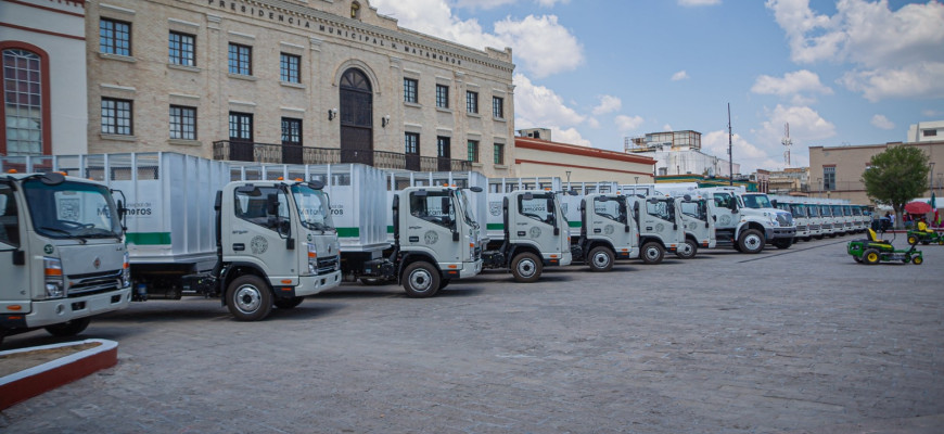 Suma Alcalde Mario López nuevas unidades a Limpieza Pública; son 15 camiones de redilas y dos compactadores.