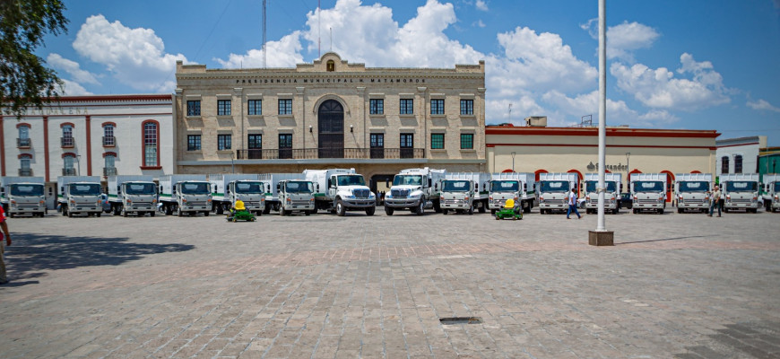 Suma Alcalde Mario López nuevas unidades a Limpieza Pública; son 15 camiones de redilas y dos compactadores.