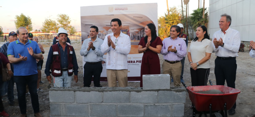 Alcalde Mario López inicia construcción de nuevo edificio que albergará oficinas de servicios públicos municipales.
