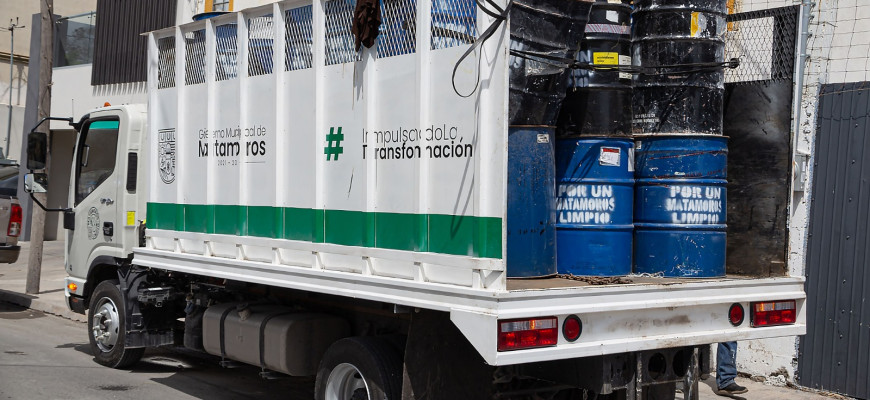 Entrega Gobierno de Matamoros contenedores para residuos domésticos; exhorta a evitar colocar basura en camellones