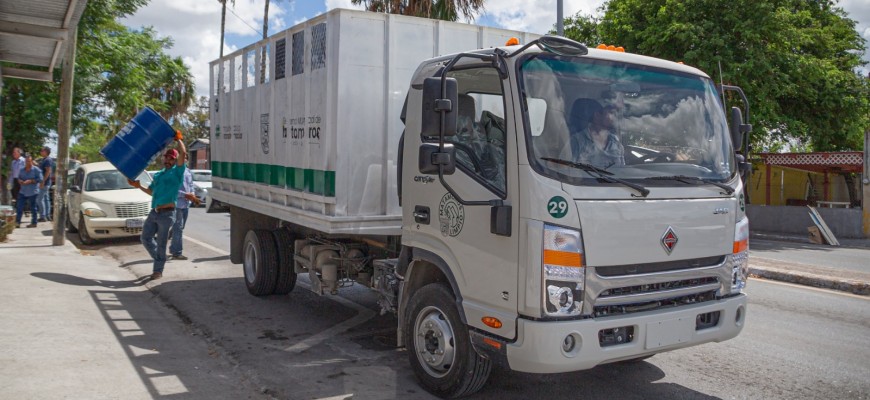 Entrega Gobierno de Matamoros contenedores para residuos domésticos; exhorta a evitar colocar basura en camellones