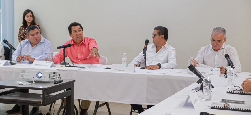 Encabeza Alcalde Mario López reunión de consejo de JAD; gerentes exponen avances de obras