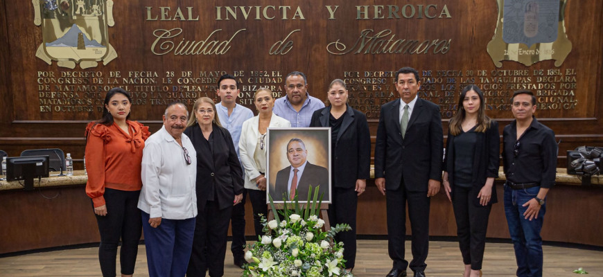 Rinde R. Ayuntamiento de Matamoros honras fúnebres en memoria del regidor Iván Puente Acosta