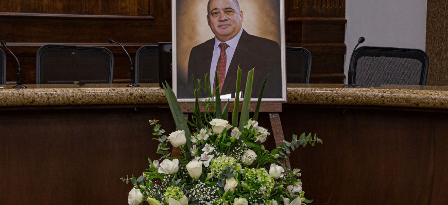 Rinde R. Ayuntamiento de Matamoros honras fúnebres en memoria del regidor Iván Puente Acosta
