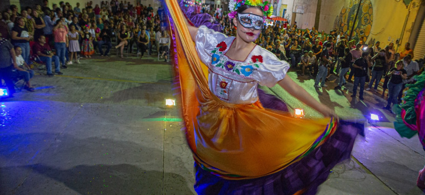 Inaugura Alcalde Mario López, festival de La Huesuda 2023, en un ambiente festivo en la calle 9