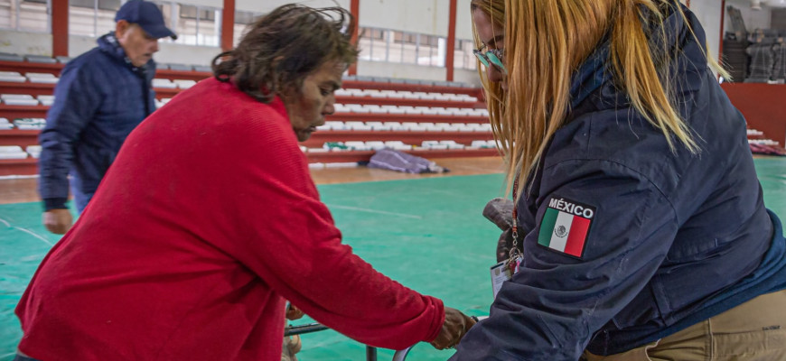 Abre Protección Civil refugio temporal en Alberca Chávez, para proteger del frío a personas en condición de calle