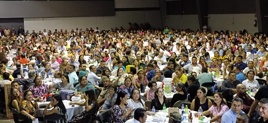 Festeja Gobierno de Matamoros a más de 3,500 trabajadores de la educación