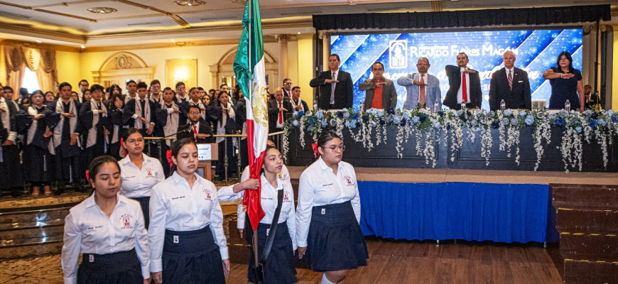 Reconoce Alcalde Dr. Rubén Sauceda calidad educativa de la prepa “Ricardo Flores Magón”, al asistir a graduación