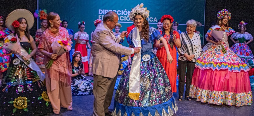 Impone Alcalde de Matamoros Dr. Rubén Sauceda, banda distintiva Señorita Independencia 2024