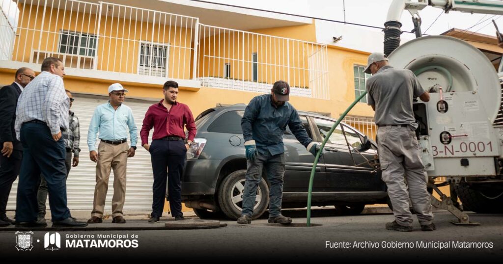 Alberto Granados supervisa trabajos de desasolve JAD