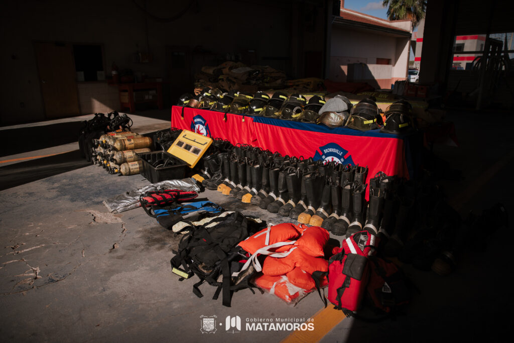 Bomberos de Matamoros reciben donación de equipo por parte de Brownsville Fire Department