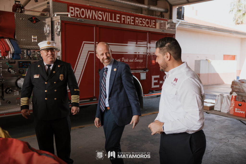 Bomberos de Matamoros reciben donación de equipo por parte de Brownsville Fire Department