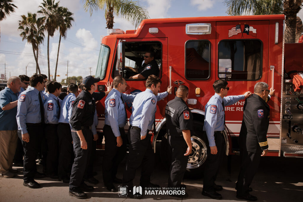 Bomberos de Matamoros reciben donación de equipo por parte de Brownsville Fire Department