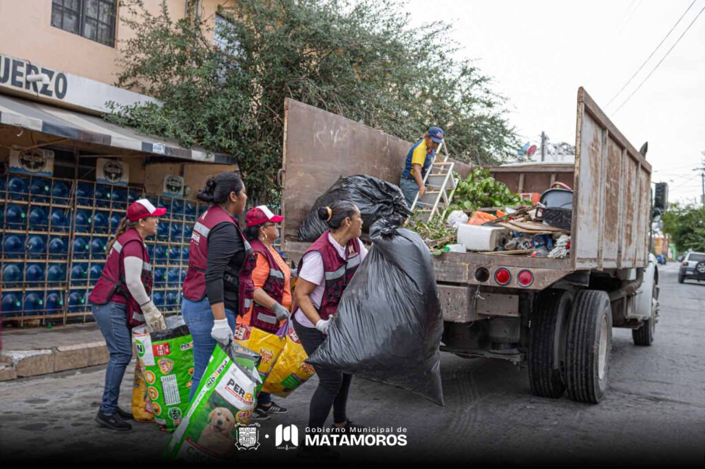 Recaudan 40 toneladas de cacharros en la colonia Mariano Matamoros durante intensa jornada de limpieza