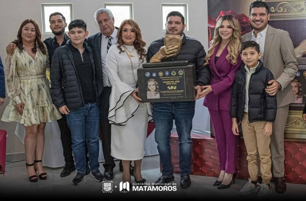 Otorgan reconocimiento a la Mujer Altruista del Año: Julia Rosa Fávila de Granados