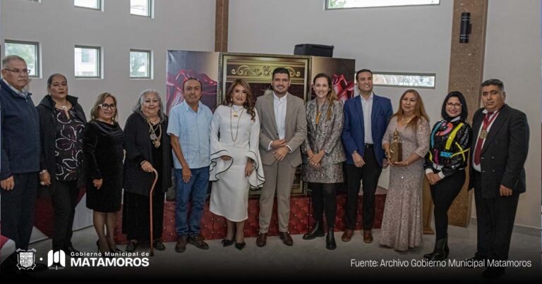 Otorgan reconocimiento a la Mujer Altruista del Año: Julia Rosa Fávila de Granados