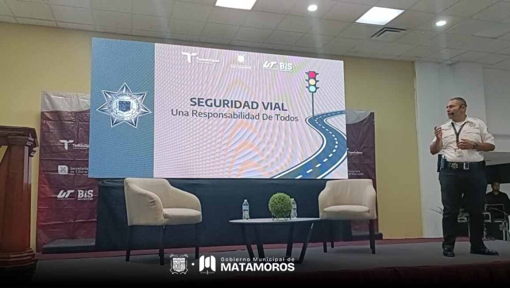 Tránsito y Vialidad capacita a jóvenes de la UTM y ofrece descuentos para exámenes de manejo