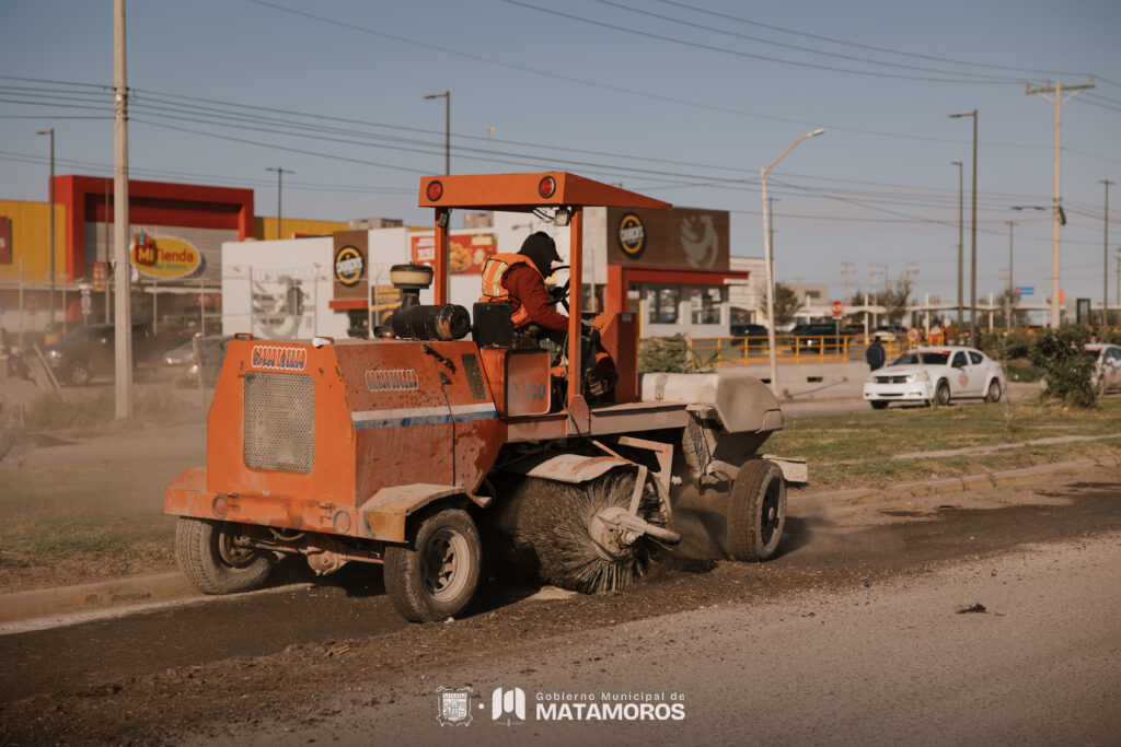 Pone en marcha Presidente Municipal Alberto Granados programa Calle a Calle Matamoros Renace rehabilitación y bacheo de pavimento asfáltico