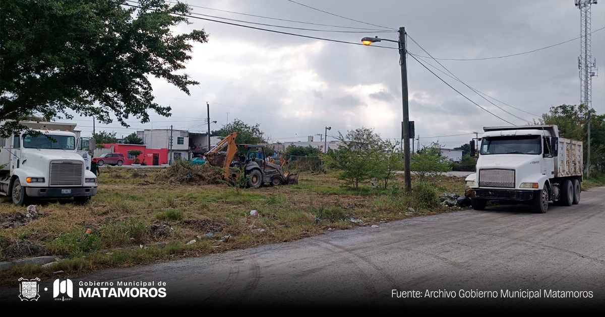 Realizan labores de limpieza en la colonia Del Bosque bajo instrucciones del Presidente Municipal Alberto Granados