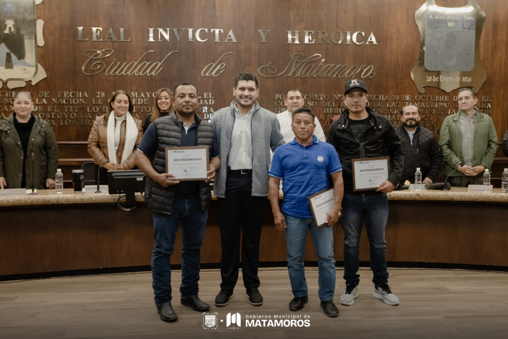 Reconoce Presidente Municipal Alberto Granados honestidad de fajineros municipales