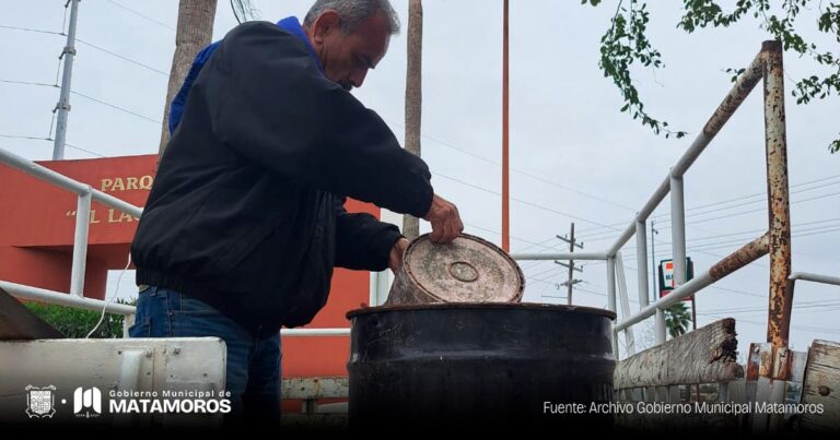 Retiran peces muertos del Laguito en Matamoros debido a las bajas temperaturas