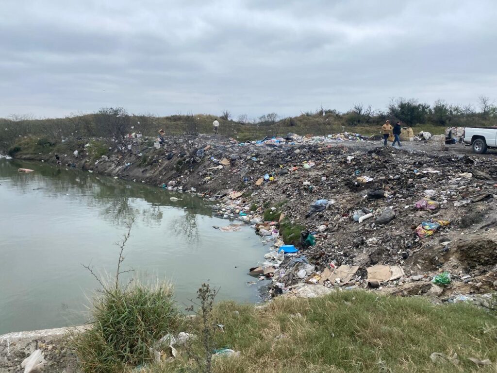 Amonesta Gobierno Municipal por Tirar Basura en el Dren Las Vacas