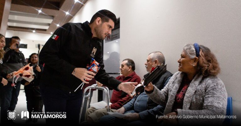 Celebra Presidente Municipal Alberto Granados el Día del Amor y la Amistad con detalles para los matamorenses