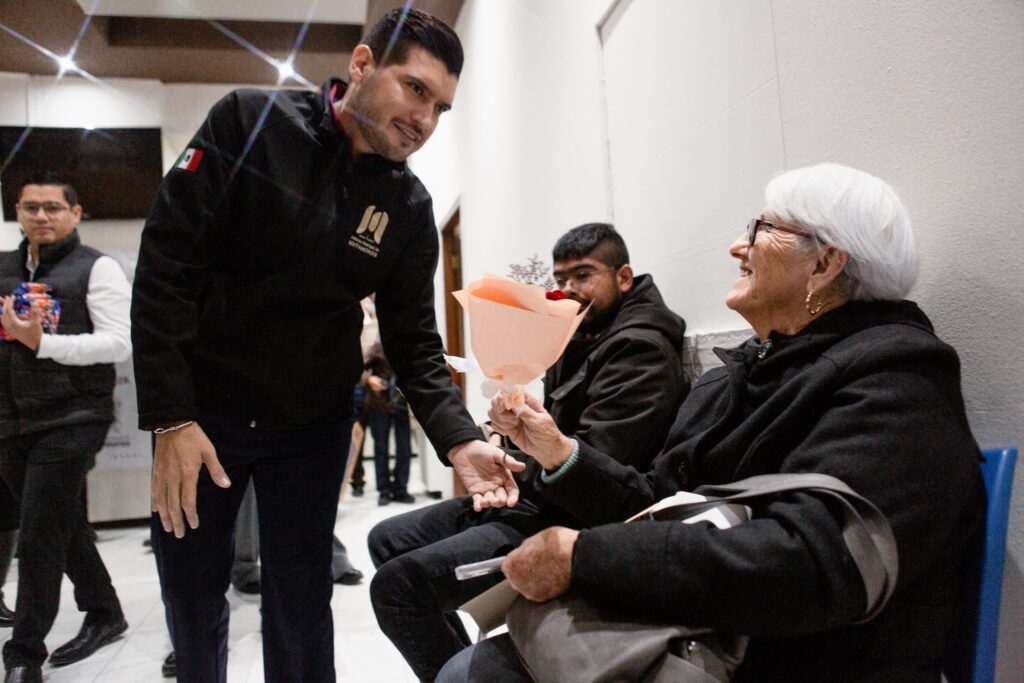 Celebra Presidente Municipal Alberto Granados el Día del Amor y la Amistad con detalles para los matamorenses