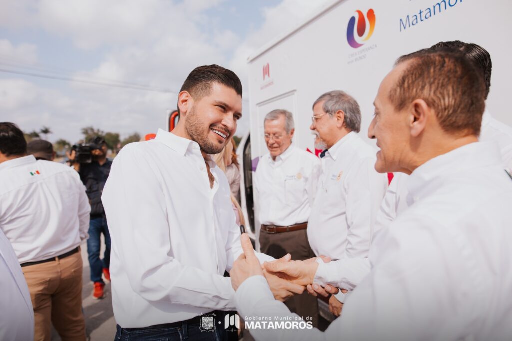 DIF Matamoros recibe ambulancia donada por el Club Rotario Matamoros Sur