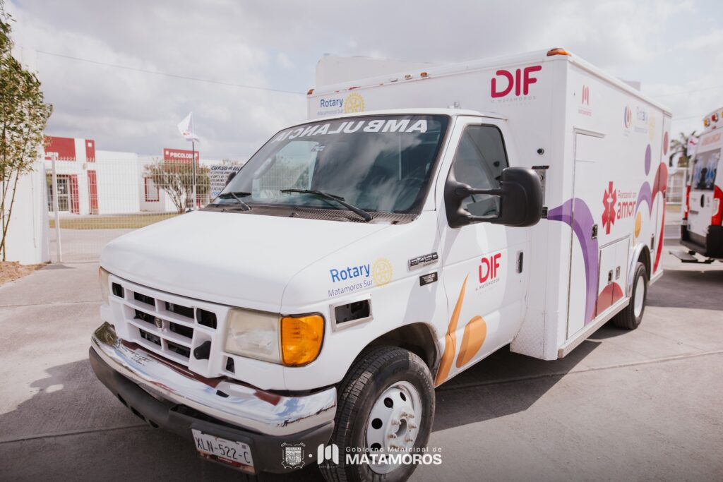 DIF Matamoros recibe ambulancia donada por el Club Rotario Matamoros Sur