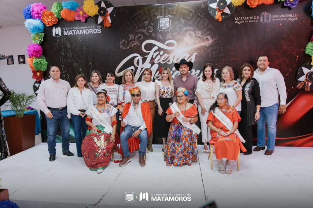 En el marco de las Fiestas Mexicanas, Presidente Municipal Alberto Granados corona a la reina de la Casa del Adulto Mayor