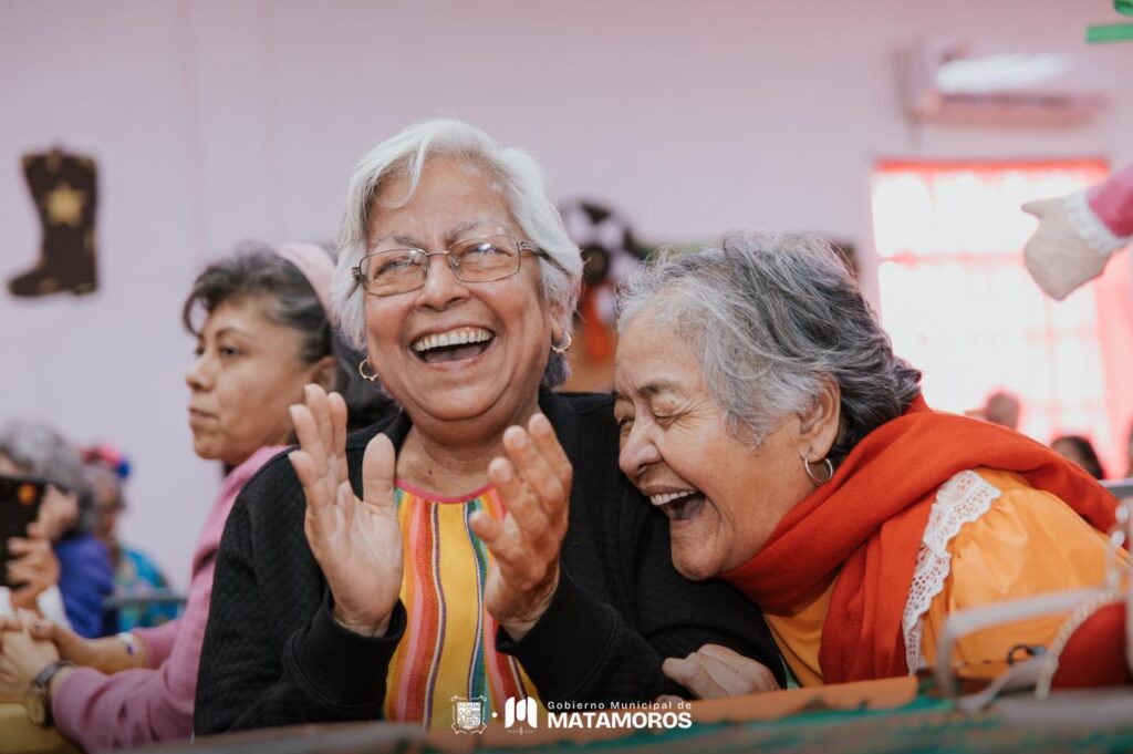 En el marco de las Fiestas Mexicanas, Presidente Municipal Alberto Granados corona a la reina de la Casa del Adulto Mayor