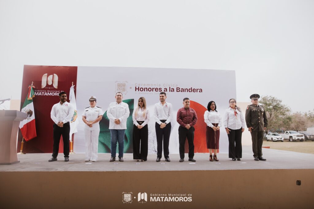 Encabeza Presidente Municipal ceremonia de honores al lábaro patrio en primaria María Isabel Mata Alvarado