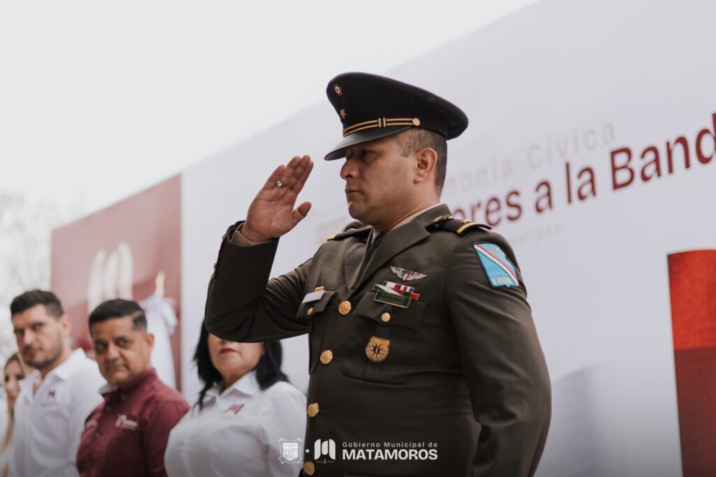 Encabeza Presidente Municipal ceremonia de honores al lábaro patrio en primaria María Isabel Mata Alvarado