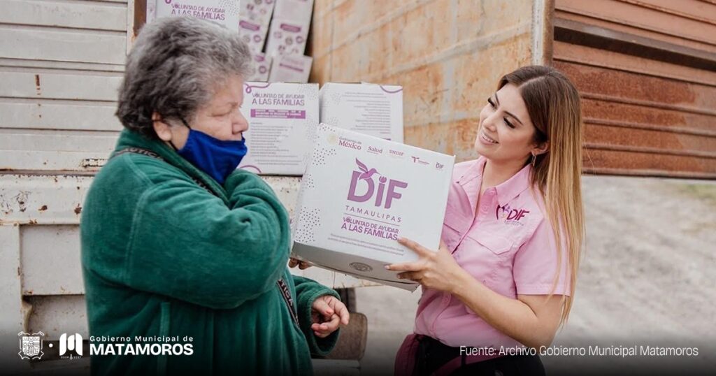 Entrega DIF Matamoros Despensas a los habitantes de la Playa Bagdad