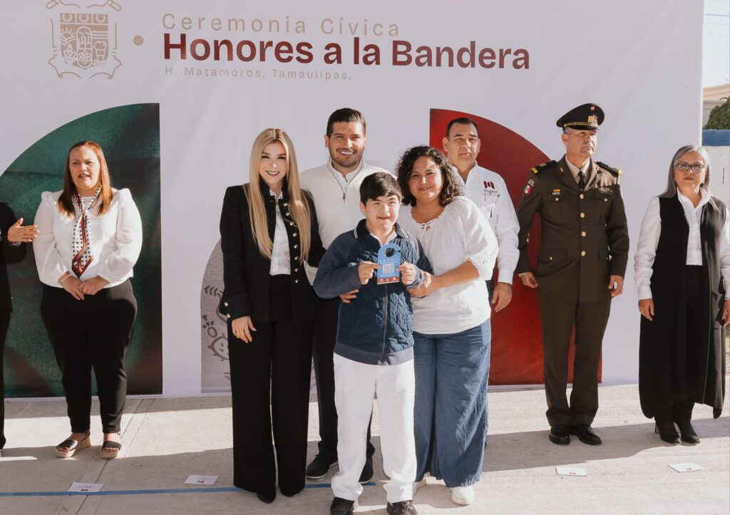 Entrega el Presidente Municipal Alberto Granados tarjetones de discapacidad