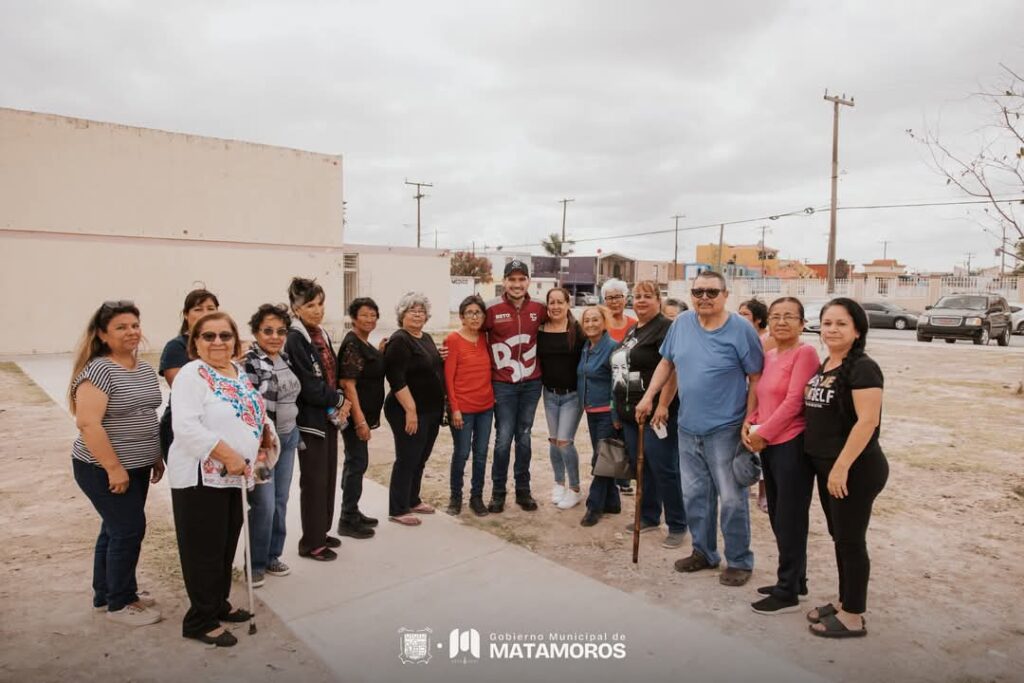 Rehabilitan y dan limpieza de áreas verdes en las colonias