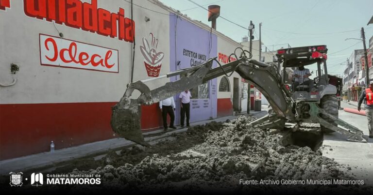 Continúan Trabajos de Rehabilitación de Drenaje Sanitario en la Zona Centro de Matamoros