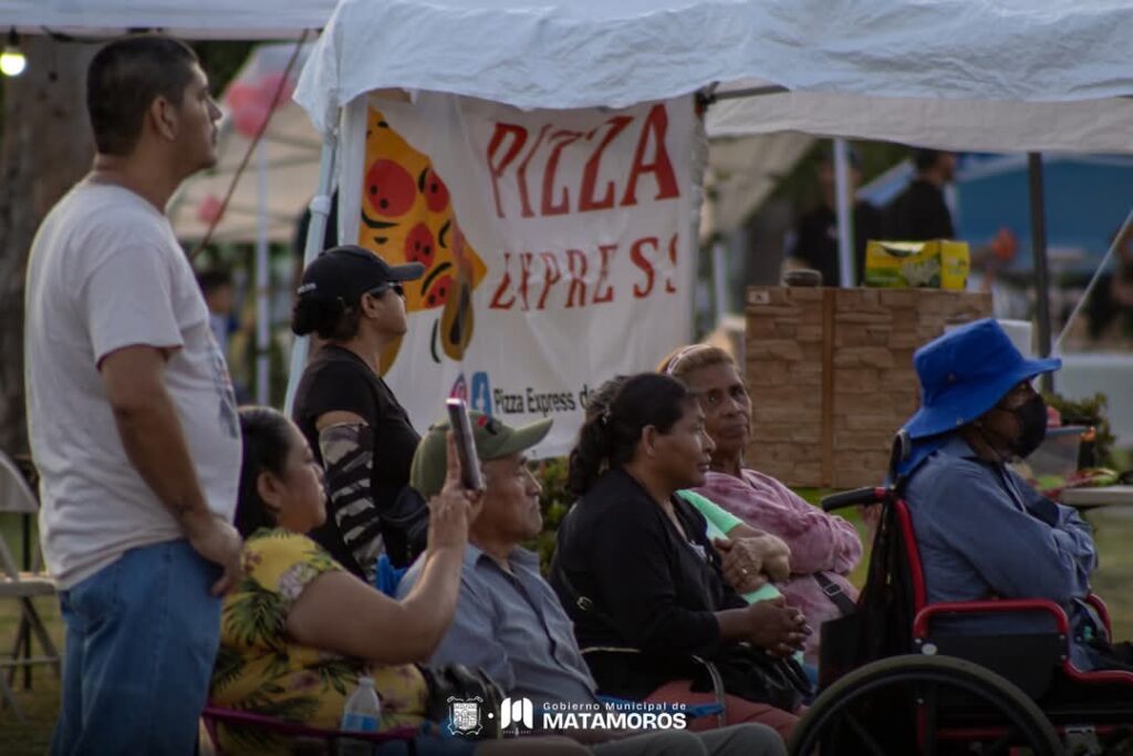 Gobierno Municipal y Dirección de Cultura realizan con éxito el “Mercadito del Día de las Madres”
