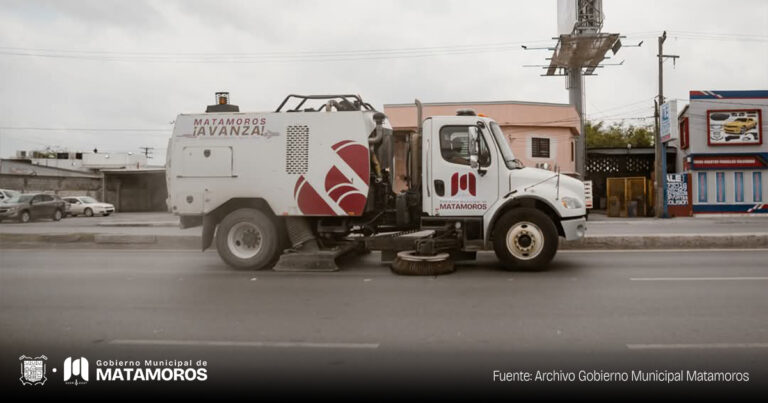 Inician labores barredoras para mantener limpias las avenidas principales de Matamoros