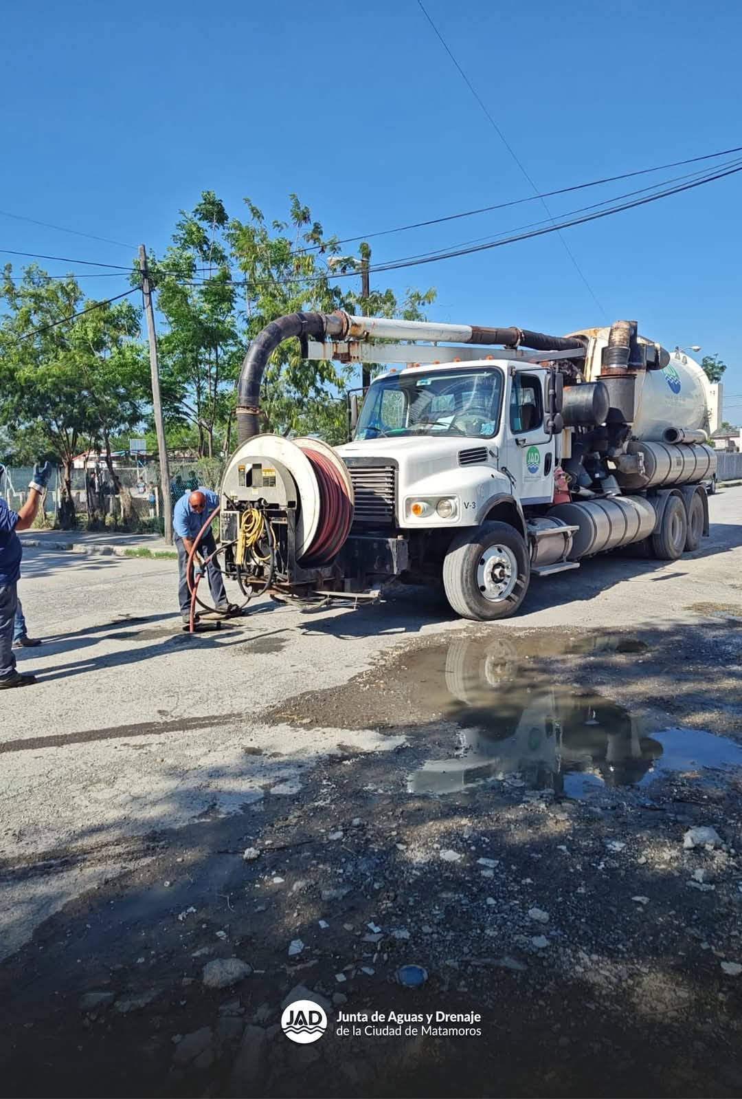JAD realiza trabajos de limpieza y desazolve en la colonia Esperanza