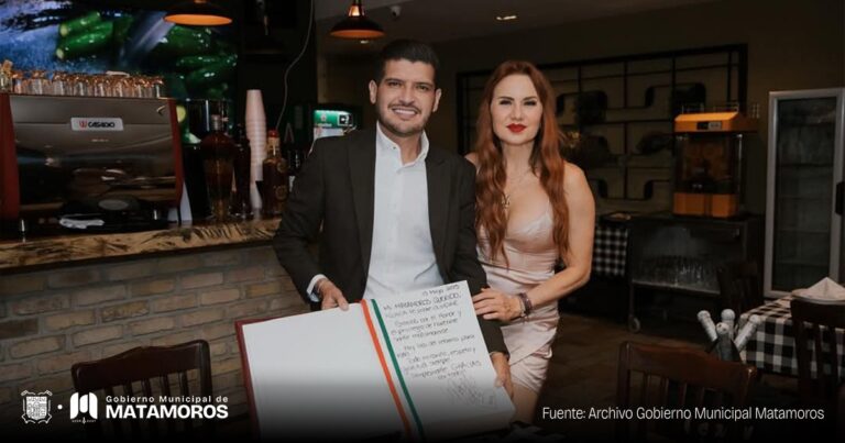 Michelle Vieth, firma libro de visitantes distinguidos en Matamoros