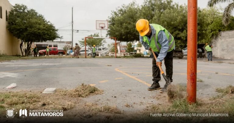 Cuadrilla Renace lleva a cabo labores de limpieza y mantenimiento en la col. Acuario
