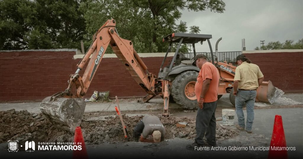 Gobierno Municipal, a través de la JAD, reparan fuga de agua en la colonia Buenavista