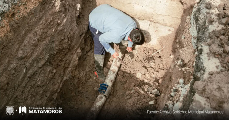 Gobierno municipal atiende fuga de agua en la zona Centro