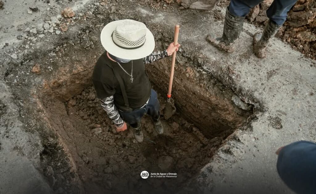 Gobierno municipal atiende fuga de agua en la zona Centro