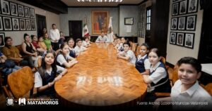 Recibe el Presidente Municipal a alumnos Lasallistas