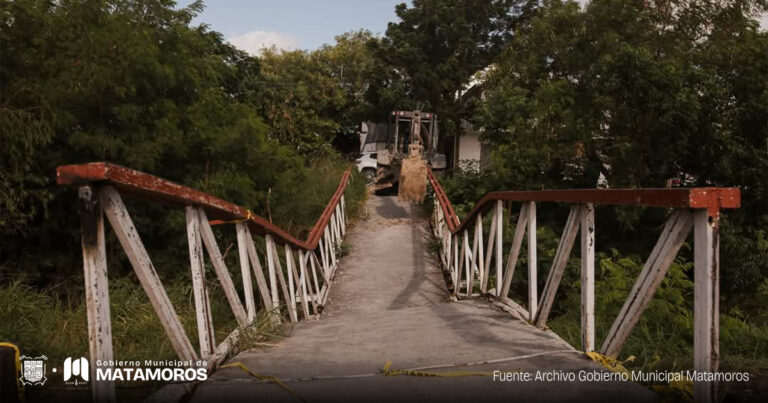 Retiran puente peatonal en la colonia Obrera por condiciones inservibles